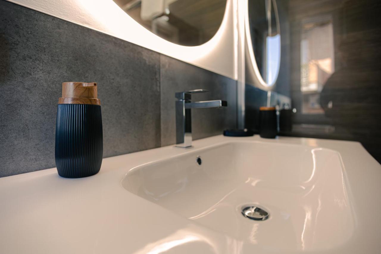 Verona Centre Suite - Royal Welcome Exteriör bild